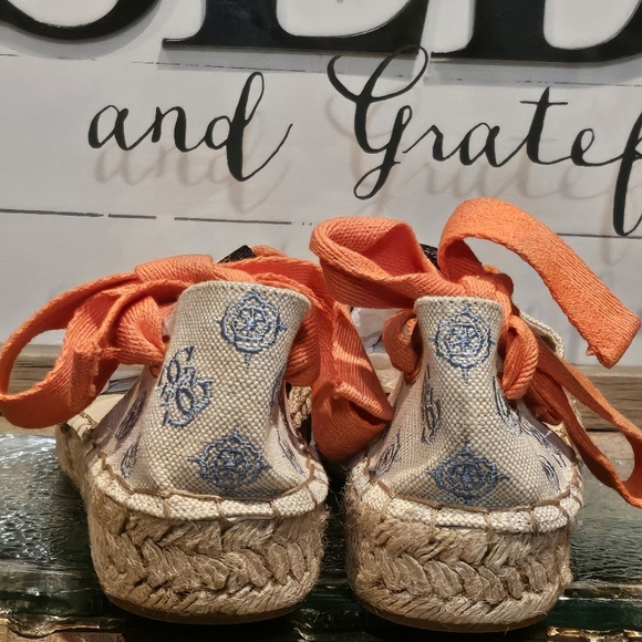 Guess Espadrilles with Orange Ankle Tie Sz 8.5 - Picture 4 of 11